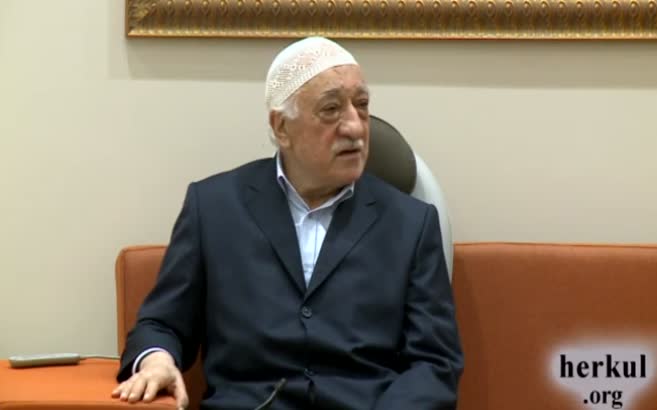 Fethullah Gülen: Teslim olmayın zorlasın, göbekleri çatlasın