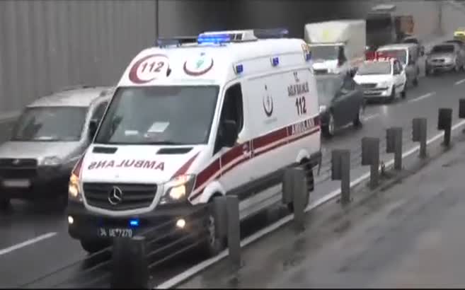 İki metrobüs çarpıştı: 3 yaralı