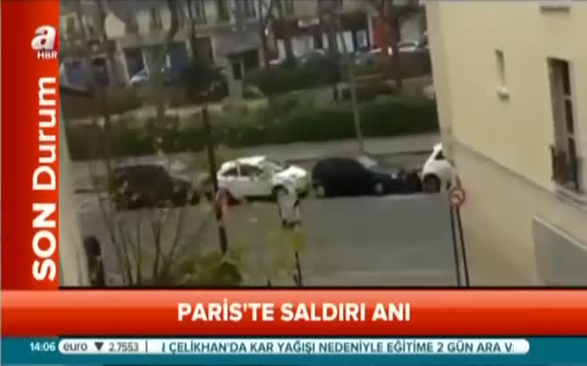 Fransa'da dergiye saldırı anı