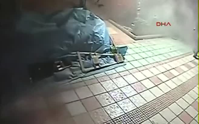 Otomobilin çarptığı yaya metrelerce havaya fırladı