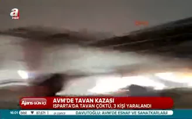 Alışveriş merkezinin tavanı çöktü