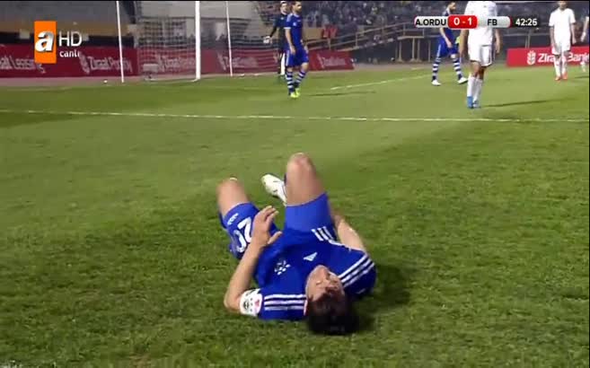 Emre Belözoğlu sakatlandı!