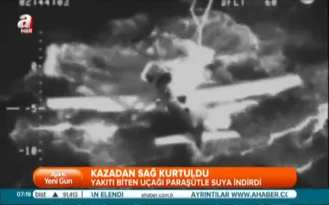 Yakıtı biten uçak okyanusa böyle iniş yaptı