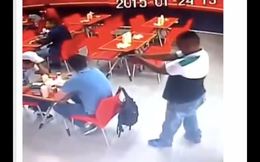 Tek el ateş etti ve kafasından vurdu