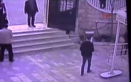 Cami bahçesinde kadına şiddet!