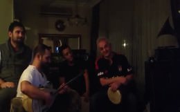 Hakan Altun, Zafer Algöz ve Umur Kurt’tan Demba Ba şarkısı