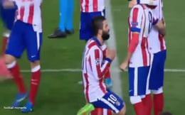 Arda Turan diz çöküp dua etti