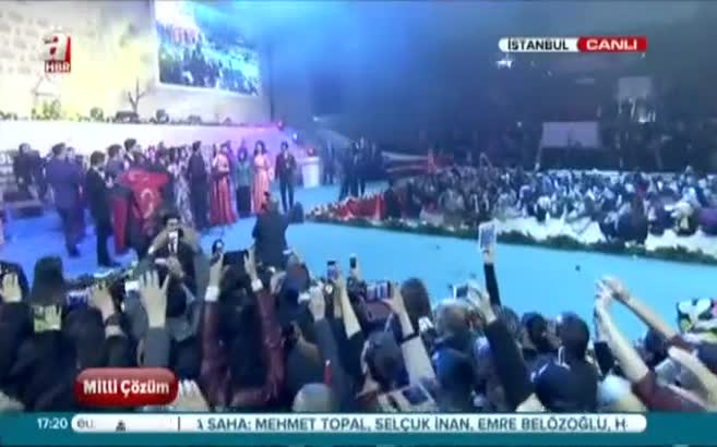 Davutoğlu şarkı söyledi