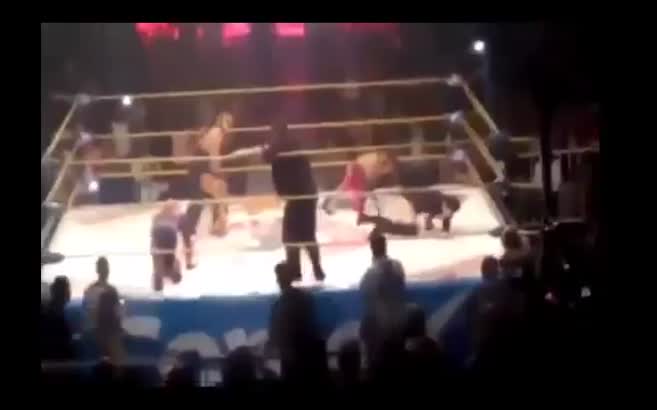 Gösteri dövüşünde bir sporcu tekmeyle öldü