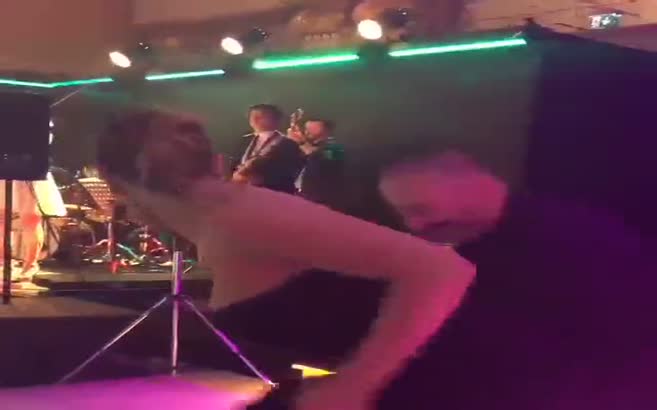 Cem Yılmaz ile Hülya Avşar'ın müthiş dansı
