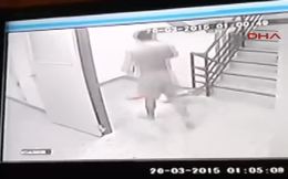 2 yaşındaki oğlunu döverek öldürdü