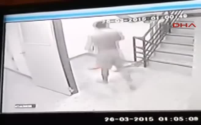 2 yaşındaki oğlunu döverek öldürdü