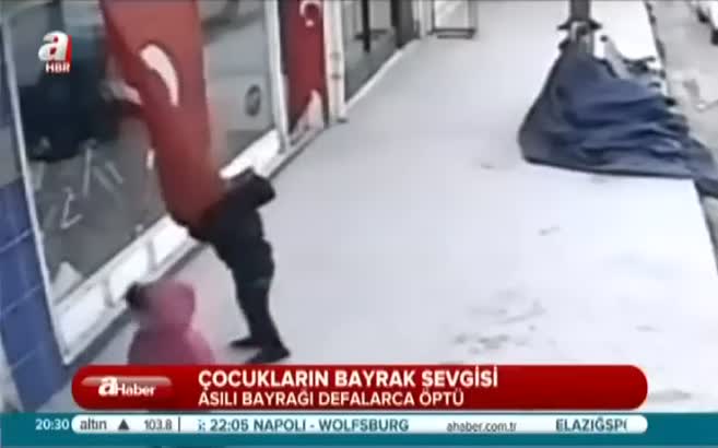 Küçük çocukların bayrak sevgisi