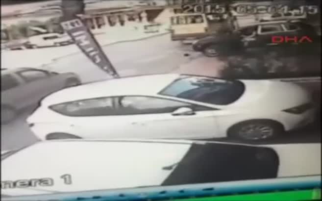 Yolda yürüyünce canından oldu