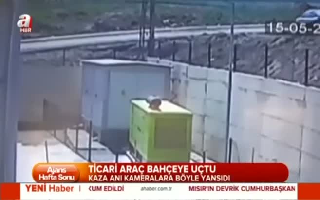 Ticari araç bahçeye uçtu