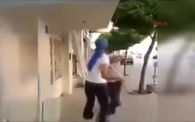 Erkeğe kadın şiddeti kamerada