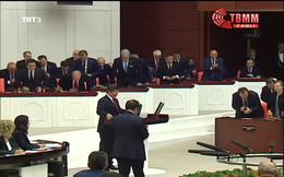 Davutoğlu gece 22.30’da yemin etti