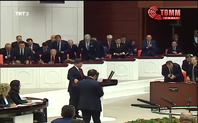 Davutoğlu gece 22.30'da yemin etti