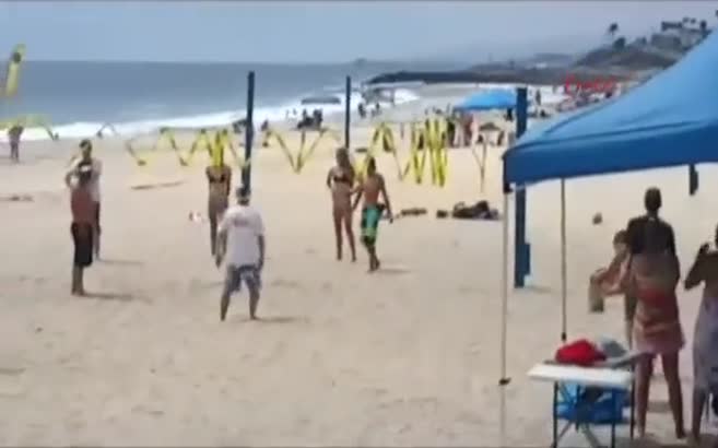 Motoru duran uçak plaja böyle çakıldı