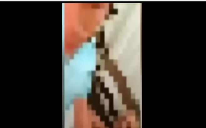 Karısını evde başka biriyle yakaladı