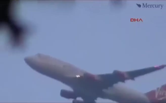 UFO sanılan cisim dev yolcu uçağını böyle teğet geçti
