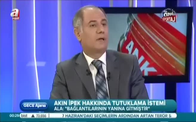 Uluslararası bağlantılarının yanına gitmiştir