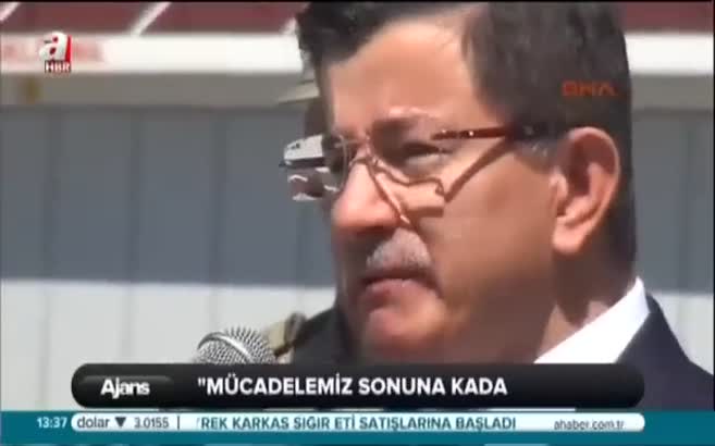 Davutoğlu konuşurken gözyaşlarını tutamadı