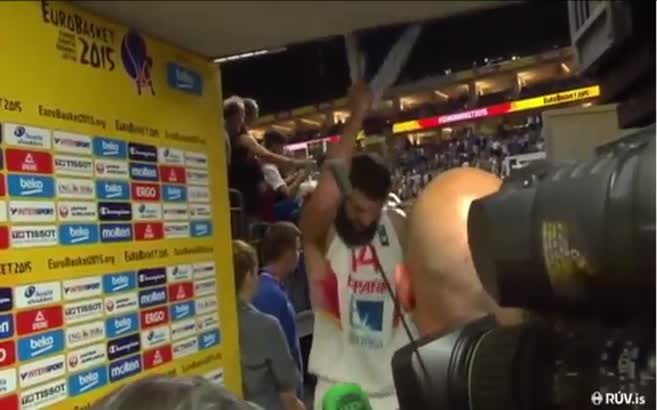İspanyol oyuncu bayrağı yırttı tepkiyi çekti!