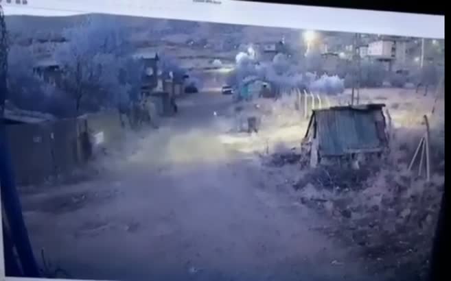 Polisi hedef alan terörist kendini vurdu