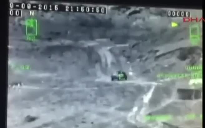 Asker ateş açtı, bomba yüklü araç patlatıldı