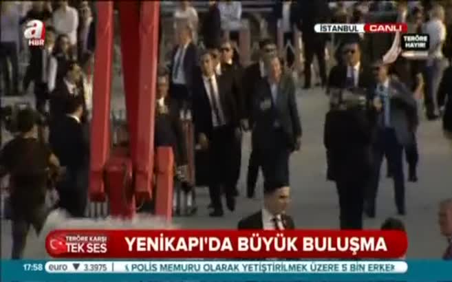 Cumhurbaşkanı Erdoğan sahneye bu türküyle çıktı