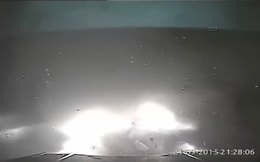 Polisin geçişi sırasında bomba yüklü araç böyle patladı...