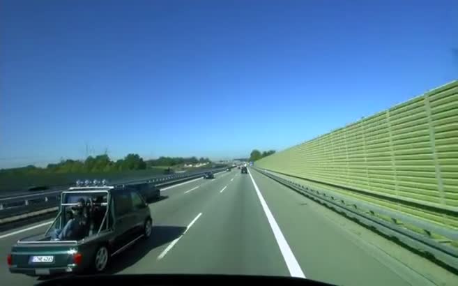 Daimler’in sürücüsüz tırı yola çıktı