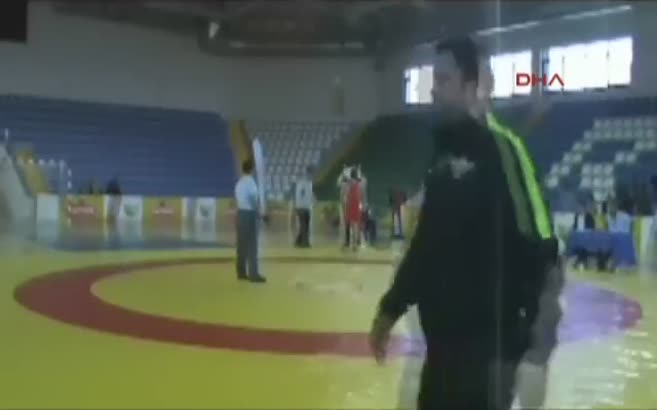 Yeşil sahalardan sonra minderde de kavga