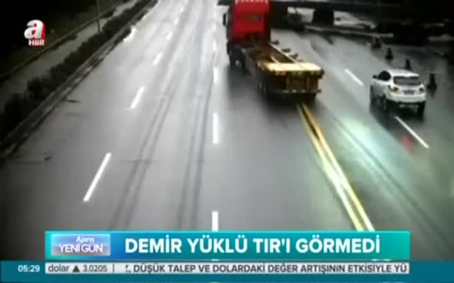 Demir yüklü TIR'ı görmedi