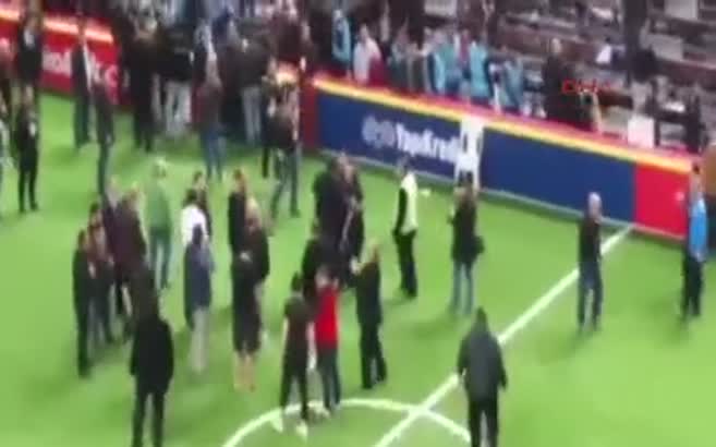 Acun sahaya indi, kavga nasıl bitti