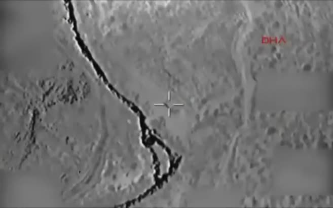 PKK'lının koşarak girdiği bina böyle imha edildi