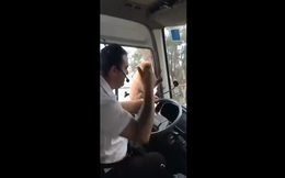 Maymunu sevdiğine pişman olan adam