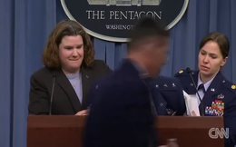 ABD’li general canlı yayında bayıldı