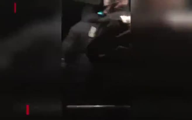 Almanya'da aşırı sağcıların tepkisi sığınmacıları ağlattı
