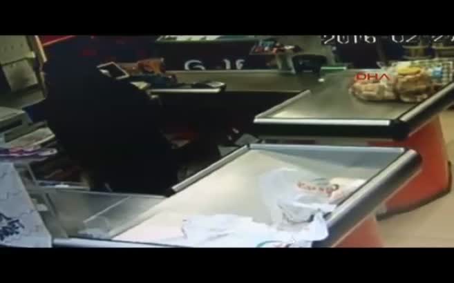 Sahte kasiyer 4 saatte 1800 TL çarptı