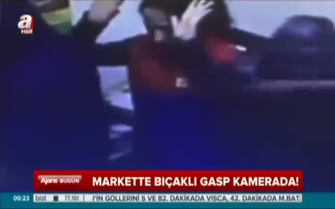 Markette bıçaklı gasp kamerada!