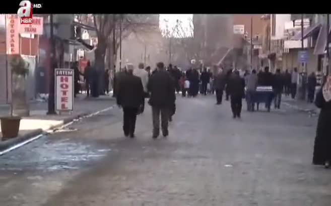 Sur`da bazı mahalle ve sokaklarda sokağa çıkma yasağı kaldırıldı