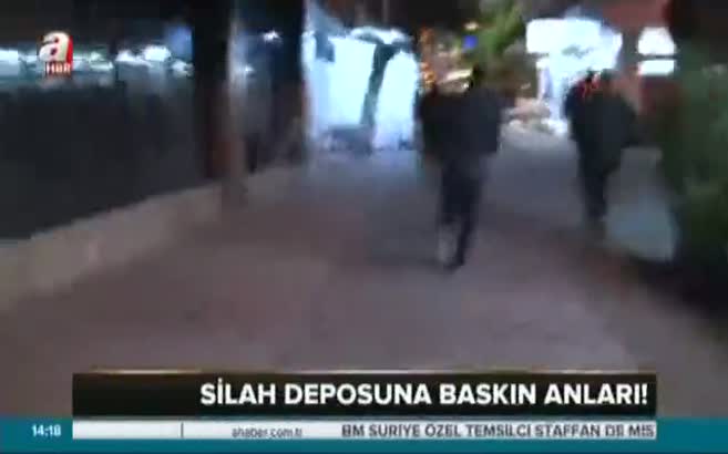 İstanbul'da silah deposuna baskın anları!