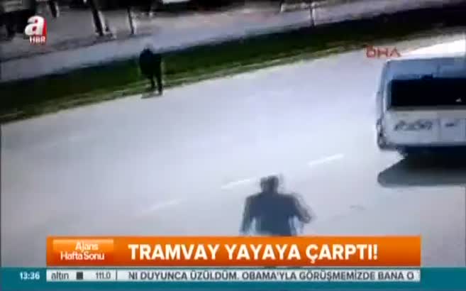 Telefonla konuşurken tramvay çarptı!