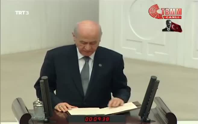 Devlet Bahçeli'den alkış alan hareket