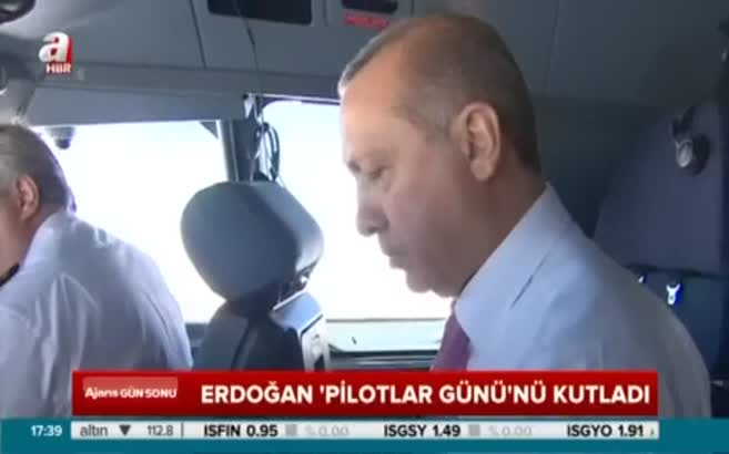 Erdoğan kokpitte 'Dünya Pilotlar Günü'nü kutladı