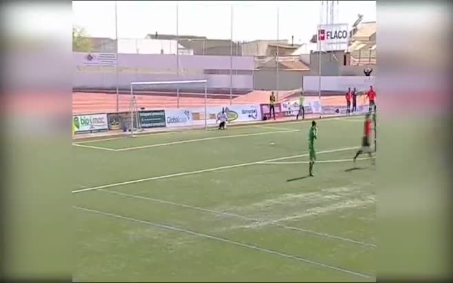 30 metreden rövaşata golü attı!
