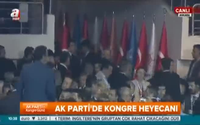Binali Yıldırım'a kongre salonunda yoğun ilgi