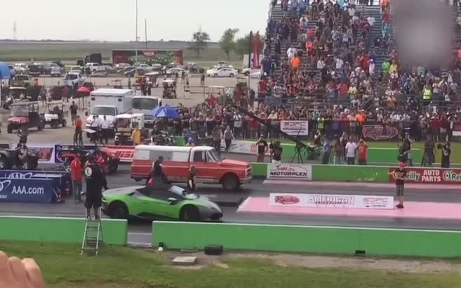 Çiftçi kamyoneti milyonluk spor otomobilleri rezil etti!